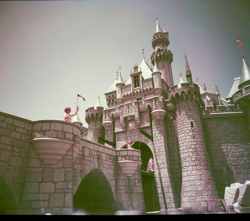 Illustration for article titled "Puede ser más de lo que los niños pueden soportar”: así fue el primer (y desastroso) día del mítico Disneyland, hace más de 60 años